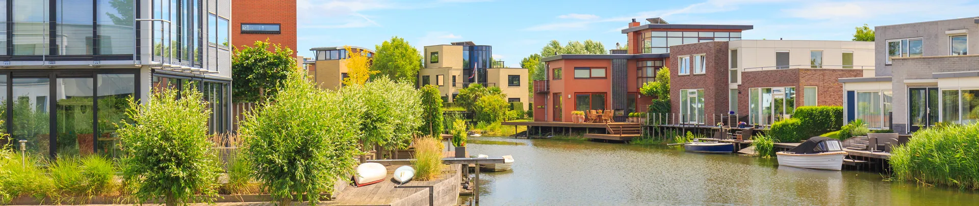 Huizen aan het water